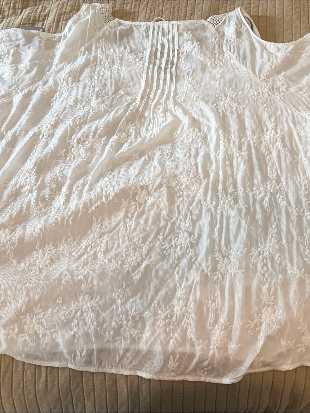 Daniel Rainn White Floral Embroidered Blouse